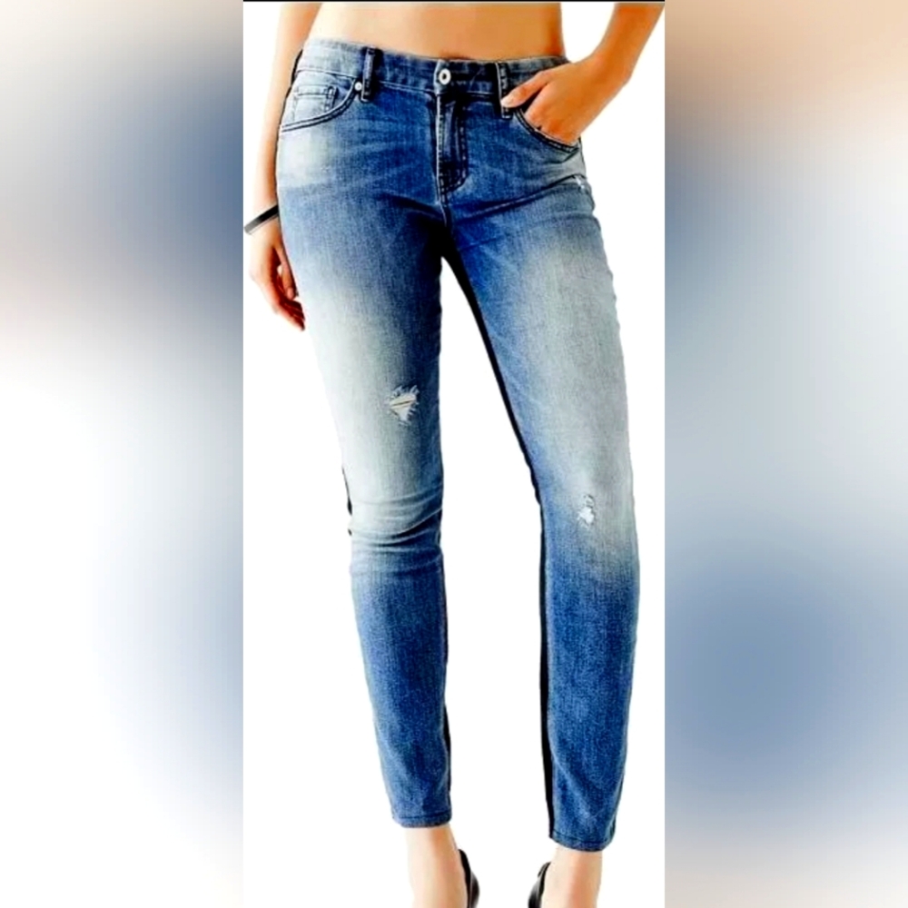 GUESS jeans distressed legs